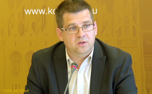 Seszták Miklós miniszter adta át az új napkori gyártócsarnokot